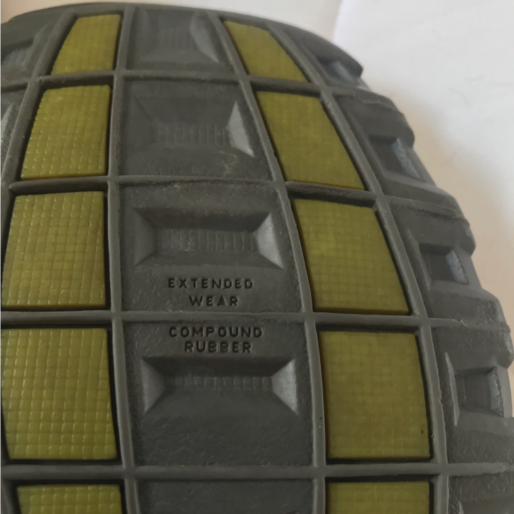 NWOT Caterpillar Inc. Mary Janes. Size 6. - Picture 6 of 16